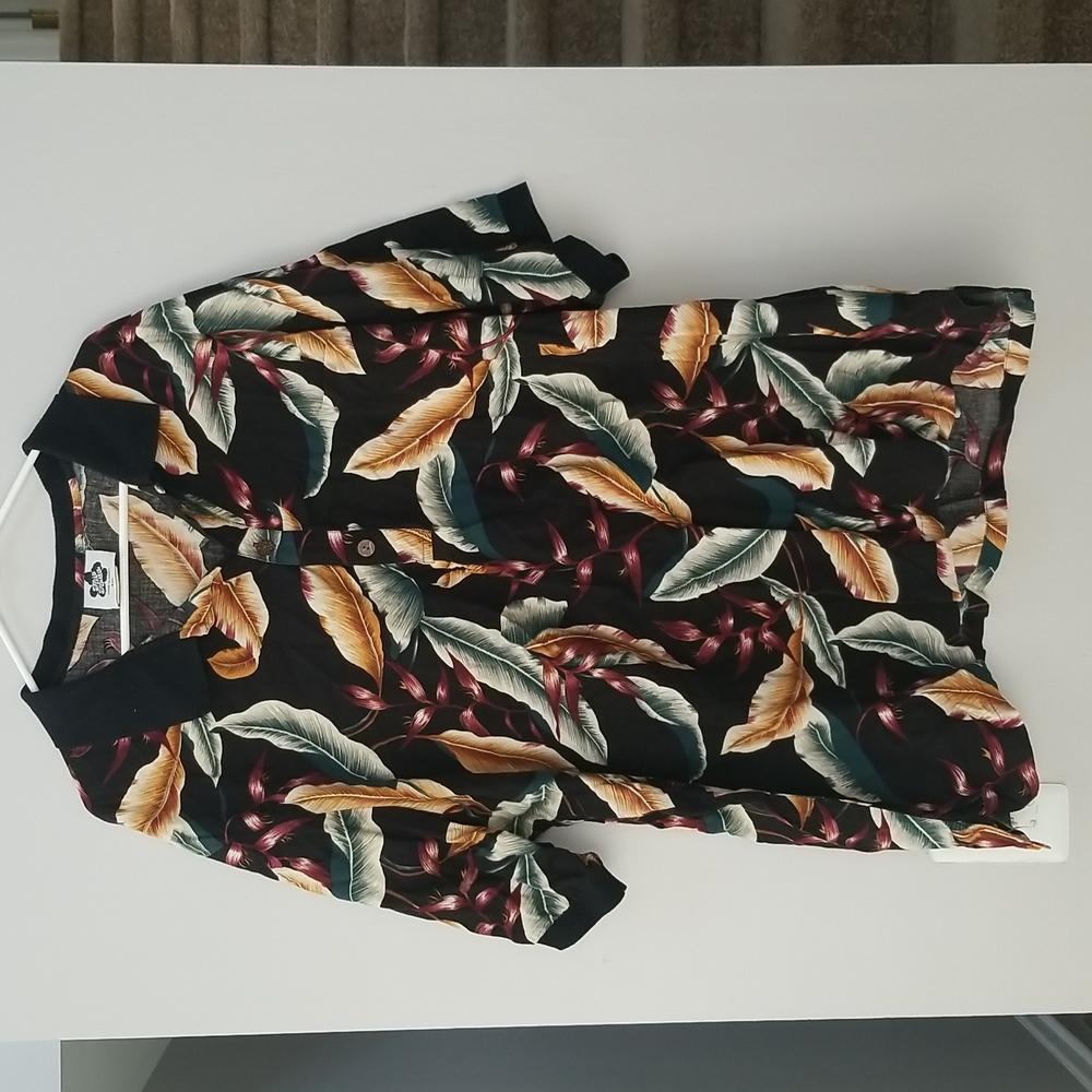 Hilo Hattie Hawaiian Shirt Men's 4XL Black with Green, Gold, and Red